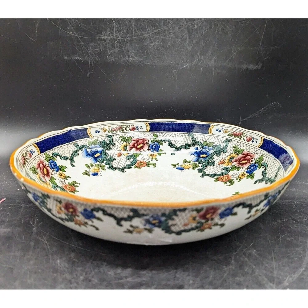 Antique Cauldron England 9.75
